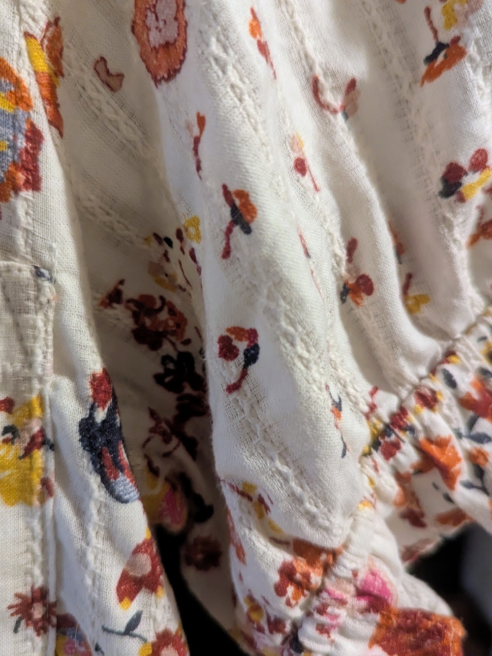 Women’s Floral Peter Pan Collar Top - Picture 4 of 7